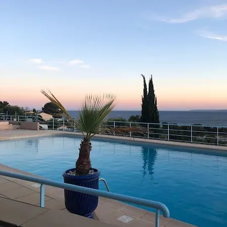 Vue Et Esterel Avec Piscine